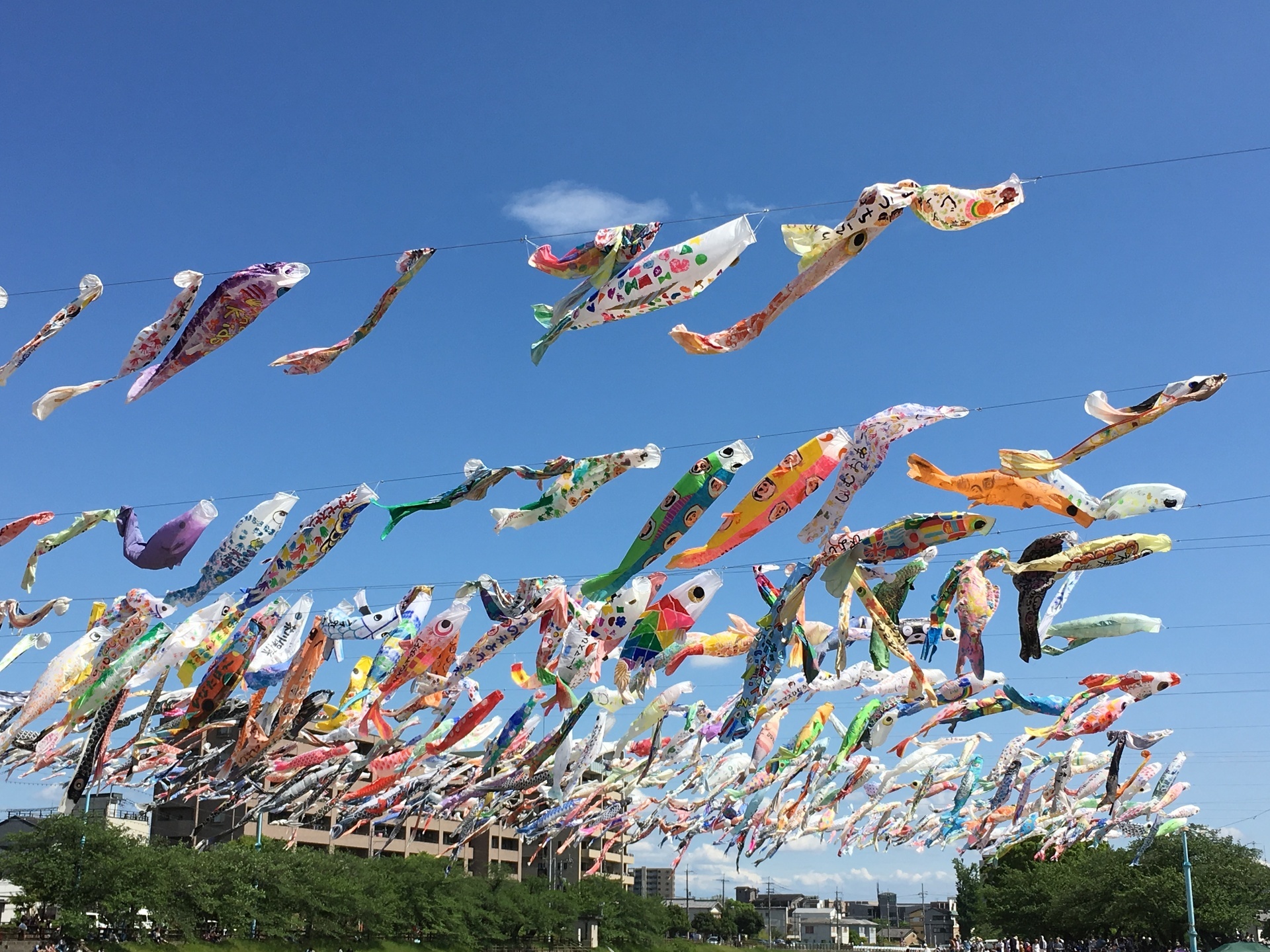 芥川鯉のぼりフェスタ 全力で初めての子育て 手作りおもちゃにイベントにー In神戸