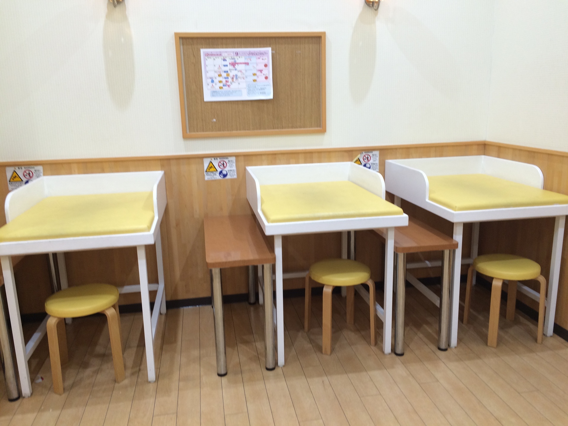 赤ちゃん本舗カナート西神戸店の授乳室 全力で初めての子育て 手作りおもちゃにイベントにー In神戸